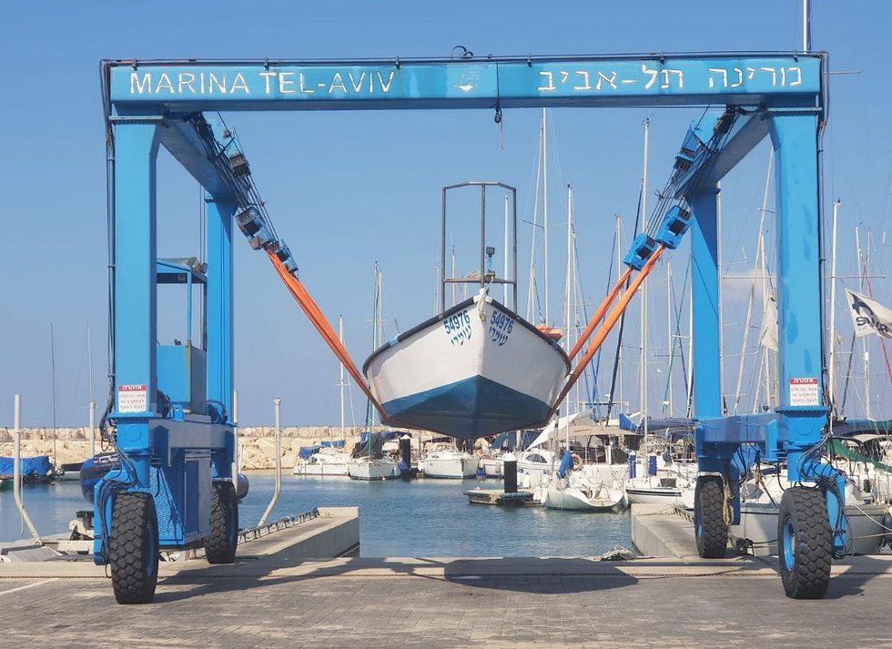 בדיקה של סירה בתל אביב (צילום: yaffa48)