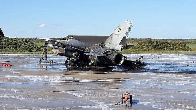 Сгоревший F-16 ВВС Бельгии. Фото: Twitter