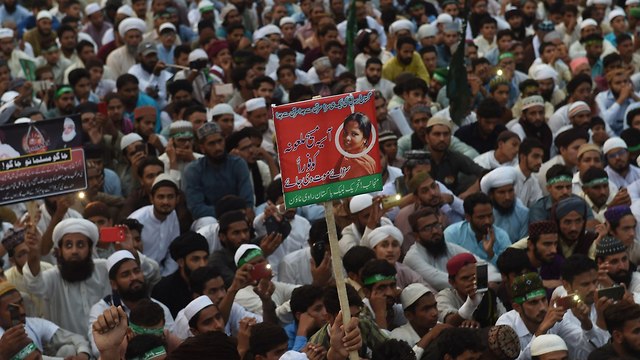 פקיסטן עונש מוות אסיה ביבי חילול הקודש איסלאם הפגנה לאהור (צילום: AFP)