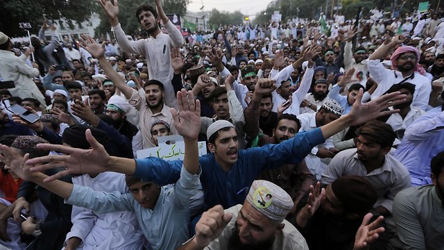 פקיסטן עונש מוות אסיה ביבי חילול הקודש איסלאם הפגנה לאהור (צילום: EPA)