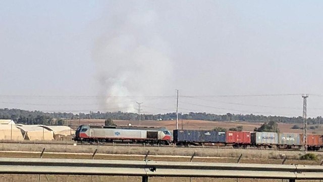 Fire erupts in Kibbutz Or HaNer amid incendiary balloon  (Photo: Matan Tzuri)