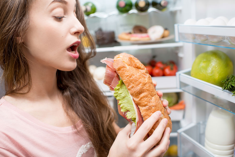 הדיאטה מאפשרת ארוחה גדולה פעם ביום, אך היא ממש לא מורכבת מכריך גדול (צילום: Shutterstock)