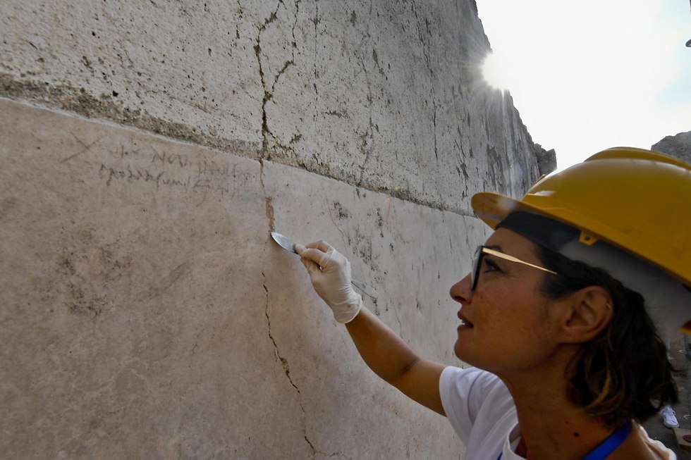 פומפיי ארכיאולוגיה איטליה כתובת גרפיטי חדשה (צילום: EPA)