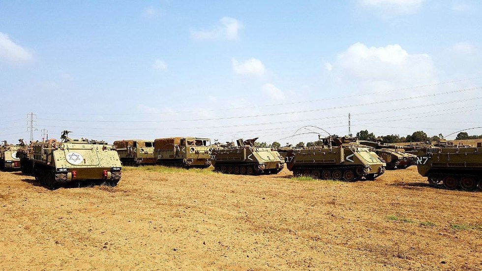 Israeli forces amass on the Gaza border (Photo: Roee Idan)