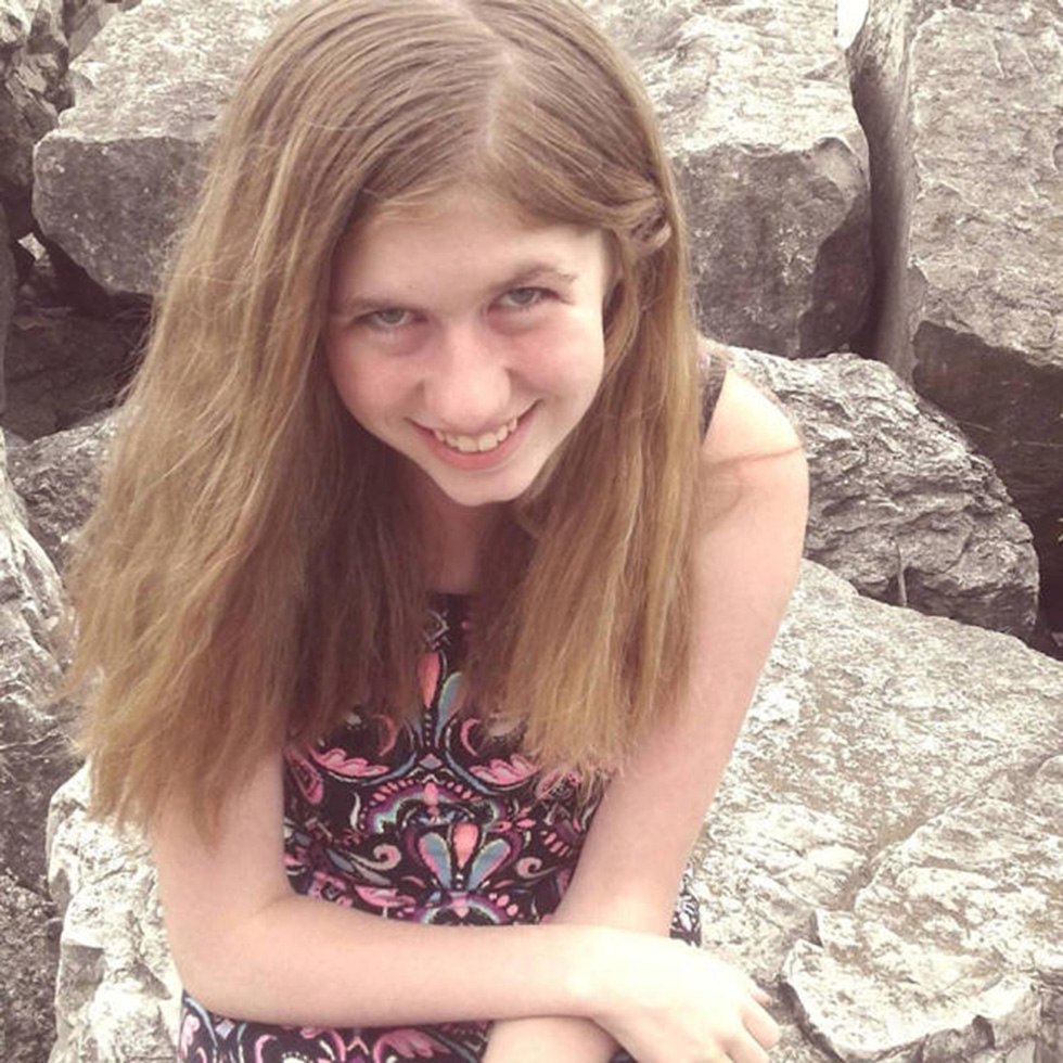 ג'יימי קלוס בת 13 נעדרת לאחר שהוריה נרצחו בביתם בארה