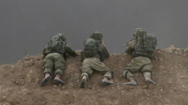  פלסטינים עימות עם כוחות (צילום: AP)