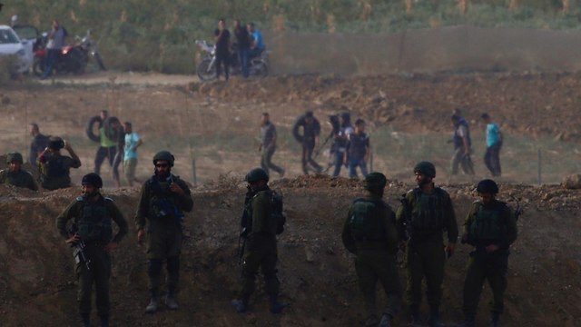  פלסטינים עימות עם כוחות (צילום: AP)