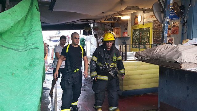 שריפה תל אביב אישה נפצעה אנושות אזור שוק הכרמל כרם התימנים ( )