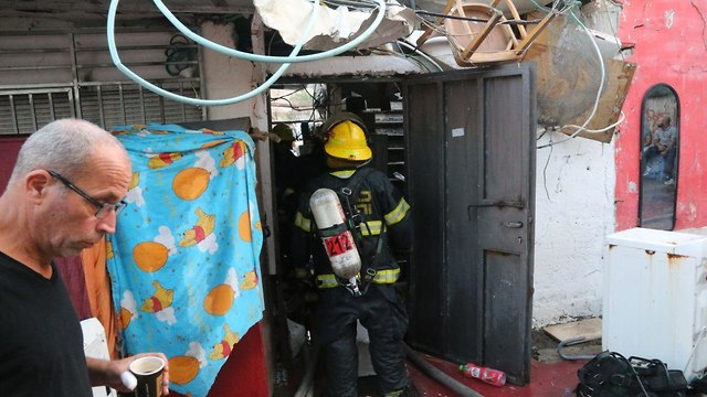 שריפה תל אביב אישה נפצעה אנושות אזור שוק הכרמל כרם התימנים (צילום: מוטי קמחי )