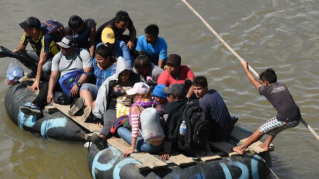 מקסיקו שיירה של אלפי מהגרים מ הונדורס גואטמלה בדרך ל ארה