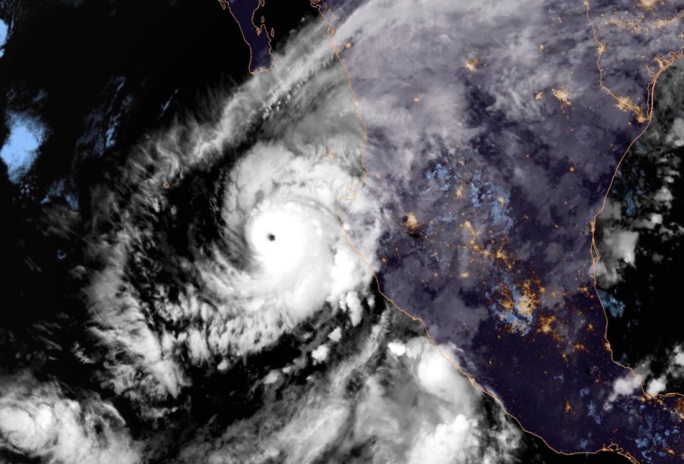 תמונת לווין של סופה סופת ה הוריקן ווילה מזרח האוקיינוס השקט בדרך לחופי מקסיקו ארה