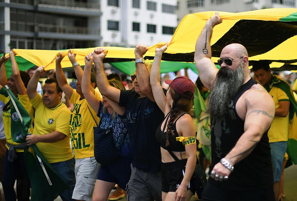 הפגנת תמיכה במועמד הימין הקיצוני ב ברזיל (צילום: AFP)