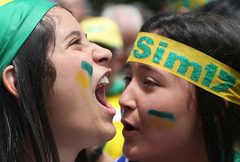 הפגנת תמיכה במועמד הימין הקיצוני ב ברזיל (צילום: רויטרס)