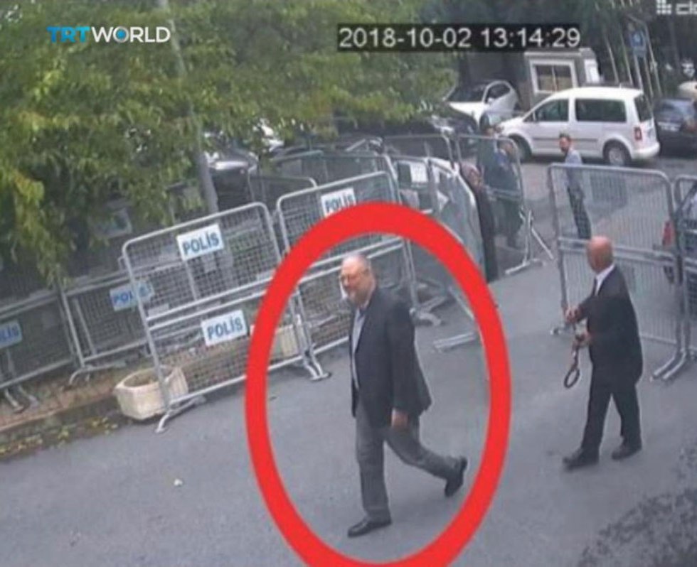 Jamal Khashoggi entering the Saudi consulate in Istanbul on the day he was killed (צילום:  רויטרס)