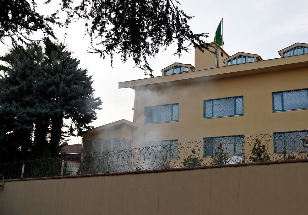 מותו של ג'מאל חשוקג'י שריפת מסמכים ב קונסוליה של סעודיה איסטנבול טורקיה (צילום: AP)
