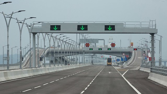 סין חנכה את ה גשר הימי הארוך בעולם הונג קונג מקאו זוהאי (צילום: EPA)