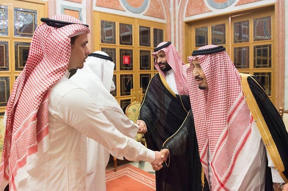 מלך סעודיה ויורש העצר נפגשו עם בני משפחתו של העיתונאי שנרצח, ג׳מאל חשוקג׳י. השניים הביעו את תנחומיהם לבני המשפחה (צילום: סוכנות הידיעות הסעודית)