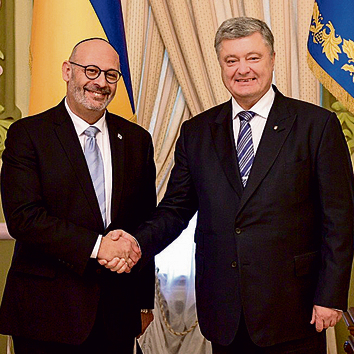 הרב ליאון עם נשיא אוקראינה פורושנקו | צילום: ארמון הנשיאות