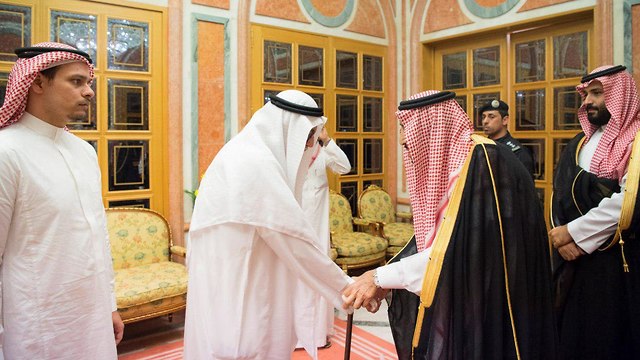 מלך סעודיה, יורש העצר בן סלמאן, ובנו של ג'מאל חשוקג'י (צילום: רויטרס)