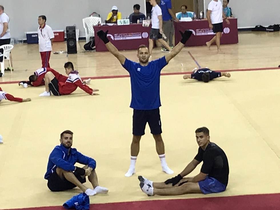 נבחרת ישראל באליפות העולם בהתעמלות מכשירים בקטאר (צילום: איגוד ההתעמלות)