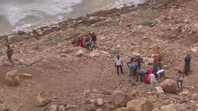 На месте трагедии - иорданцы ищут выживших