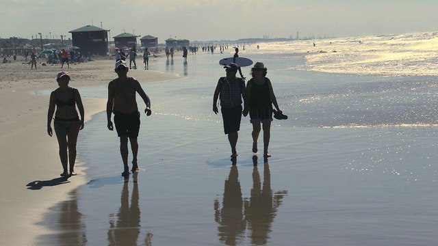 חוף הים בראשון לציון (צילום: אבי מועלם)