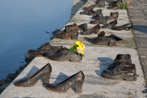 Мемориал убитым евреям Венгрии. Фото: fibPhoto shutterstock