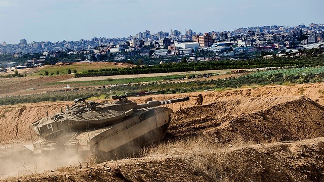 Израильский танк на границе с Газой. Фото: AP