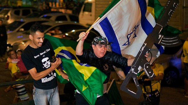 Bolsonaro's supporters on the eve of the election (Photo: AFP)