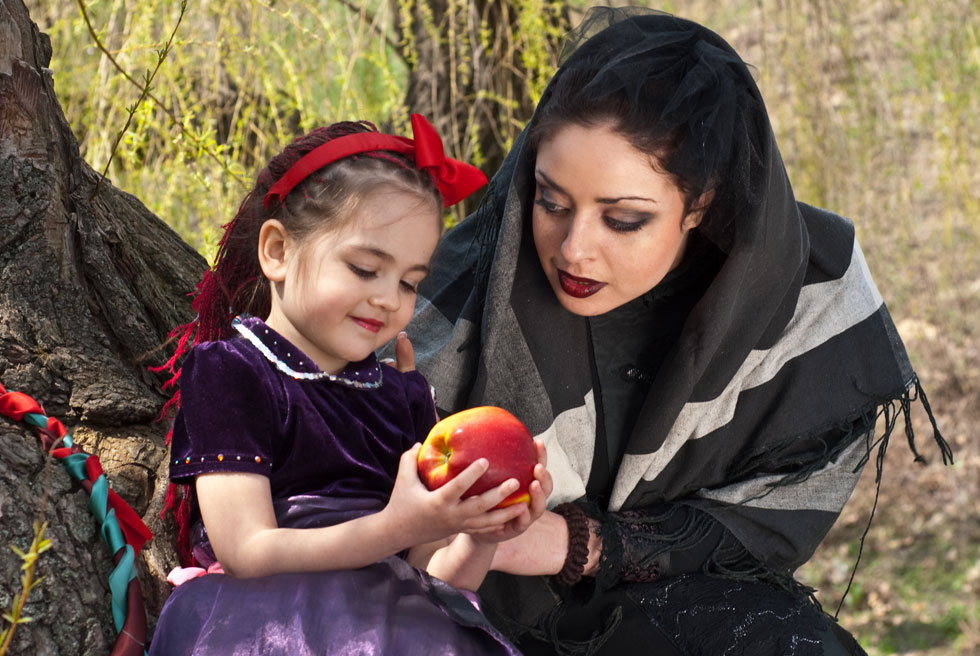 כבר לא מכשפה: אמהוּת חורגת זה תפקיד לגיטימי של המשפחה המודרנית שתופסת תאוצה, לצד המשפחה המסורתית (צילום: Shutterstock)