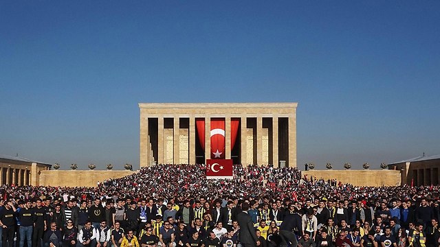 צעד ציון יום הרפובליקה ה 59 בטורקיה (צילום: AFP)