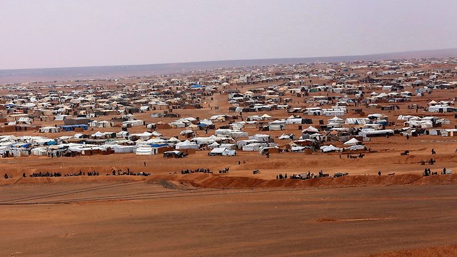 סוריה מחנה פליטים רוקבן מדבר ליד גבול ירדן אסון הומניטרי (צילום: AP)