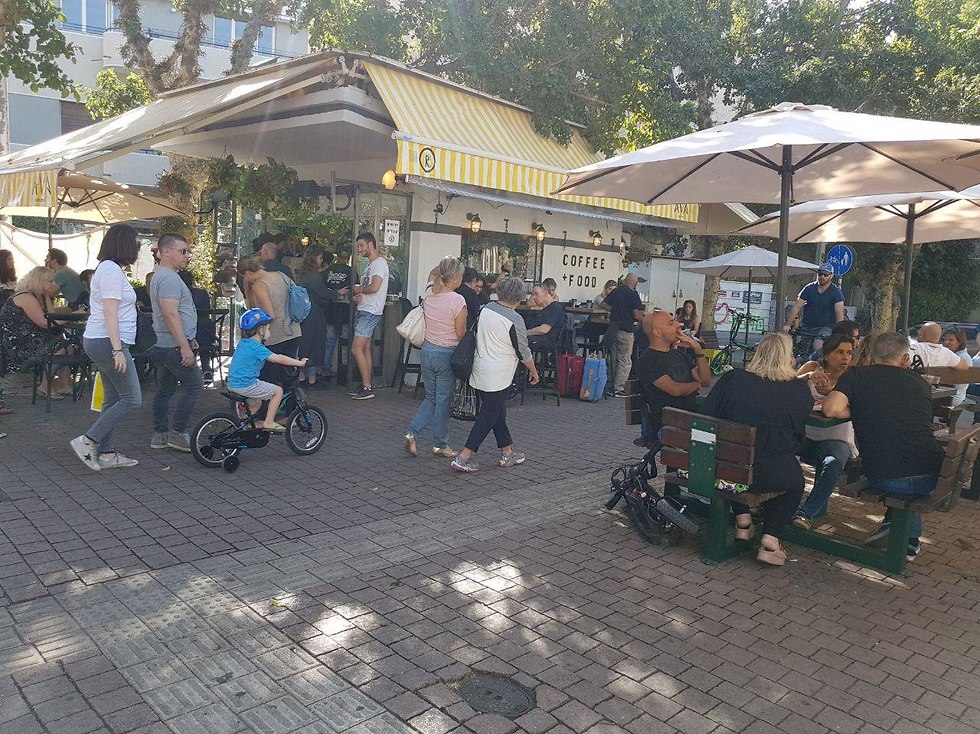שדרות רוטשילד בתל אביב ביום הבוחר לרשויות המקומיות (צילום: אסף קמר)