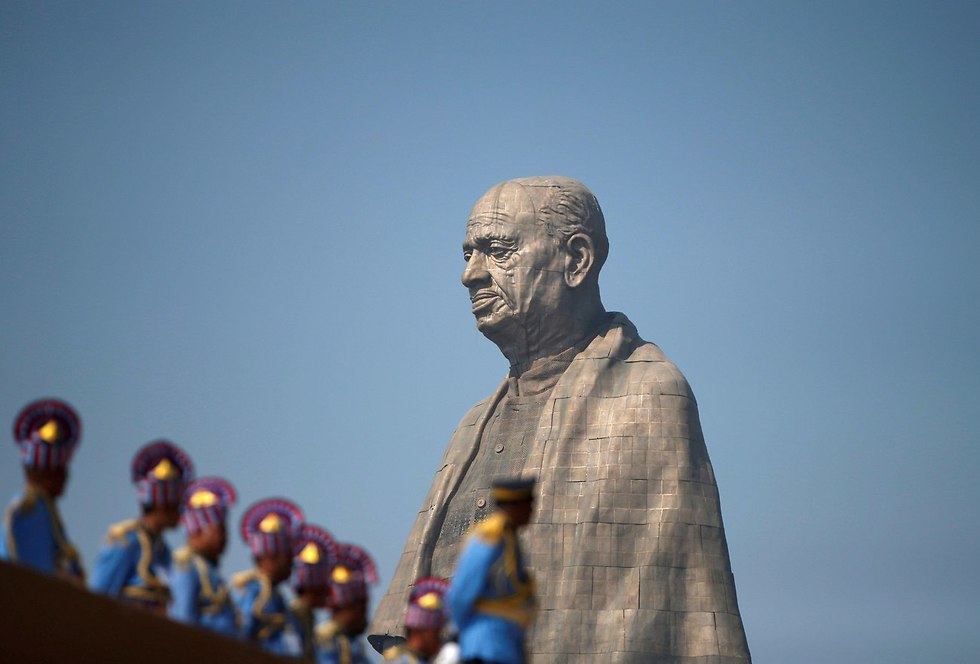 פסל האחדות ב הודו חנכה במדינת גוג'ראט את הפסל הגבוה בעולם סרדר ואלאבאי פאטל (צילום: רויטרס)