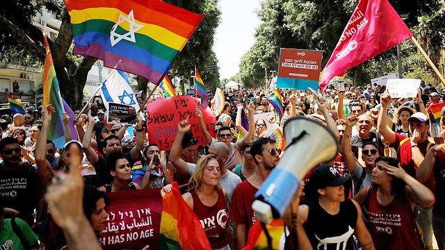 מחאת הקהילה הגאה תל אביב (צילום: רויטרס)