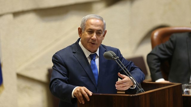 ראש הממשלה בנימין נתניהו בהתייחסות לחוק הפונדקאות במליאת הכנסת (צילום: אלכס קולומיוסקי)