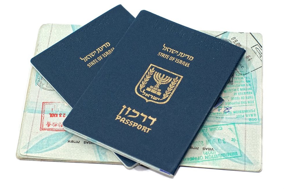 Израильский паспорт. Фото: shutterstock