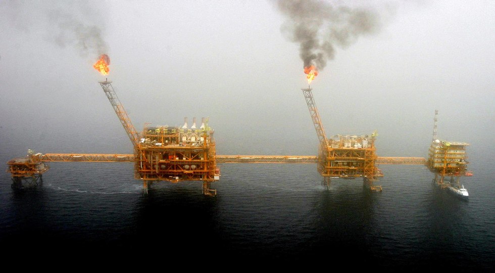אסדת ייצור נפט במפרץ הפרסי (צילום: רויטרס)