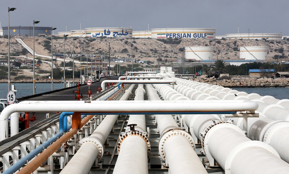 תשתית נפט איראנית באי חארג שבמפרץ הפרסי (צילום: EPA)