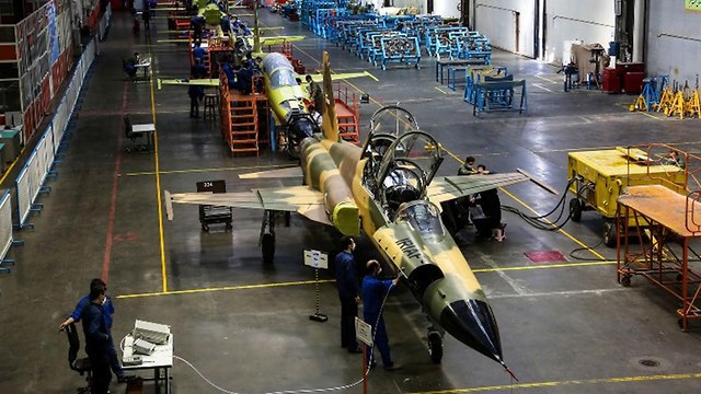 פס ייצור מטוסי קרב דגם 