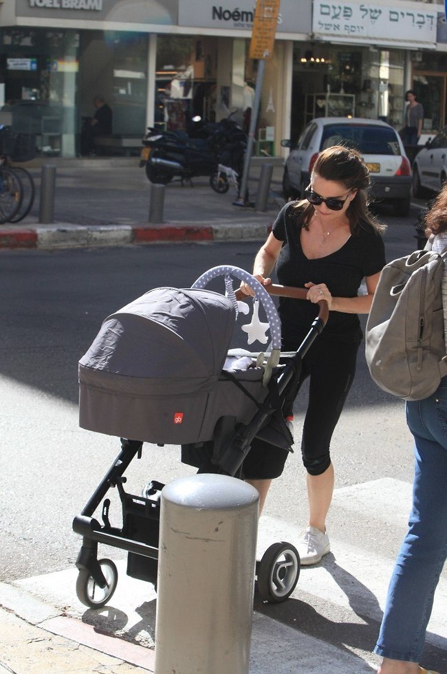 מבט לסשה הקטנה (צילום: מוטי לבטון) מבט לסשה הקטנה (צילום: מוטי לבטון)