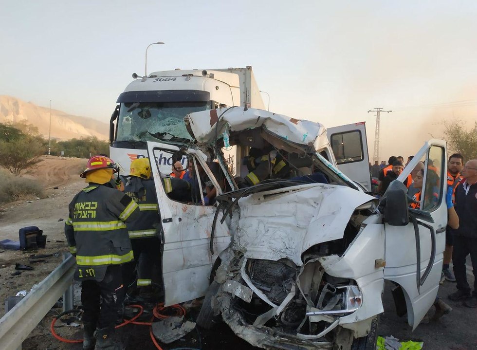תאונת דרכים כביש בקעת הירדן (צילום: דוברות כבאות והצלה)