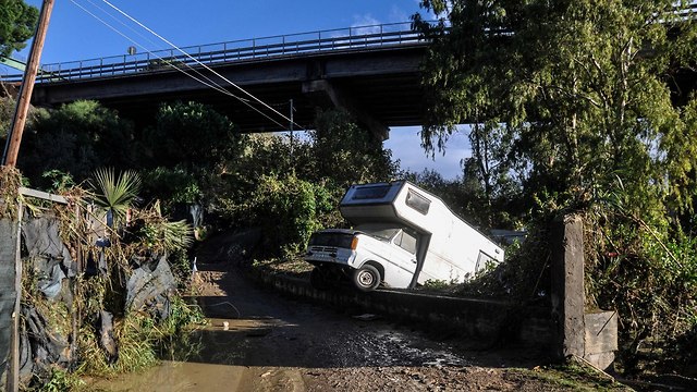 איטליה סיציליה הצפות שיטפון מבול הצפה שיטפונות נהר הרס חורבן (צילום: AFP)
