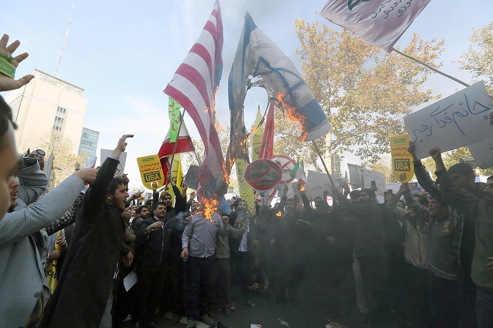 Iranians burning Israeli and American flags in Tehran to mark US Embassy takeover during 1979 Revolution (Photo: EPA)