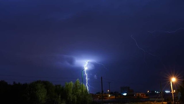 ברקים בקלנסווה (צילום: עוני מתאני )
