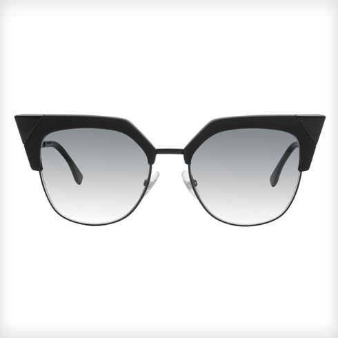 אירוקה. בתמונה: משקפי שמש של פנדי ב-599 שקל במקום 1,999 שקל (צילום: ערן תורג'מן)