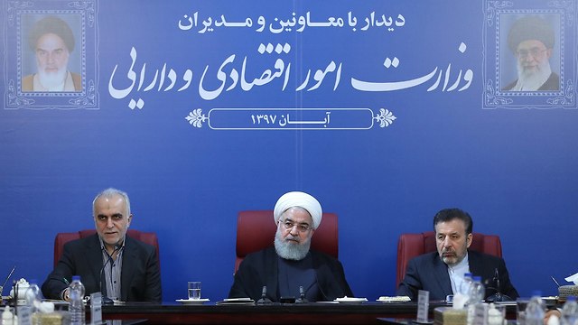 נשיא איראן חסן רוחאני פגישת ממשלה טהרן איראן חזרת סנקציות  (צילום: AFP)