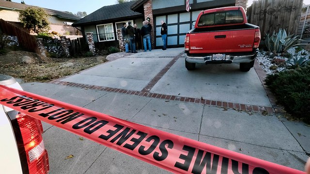 Полиция у дома убийцы. Фото: AP