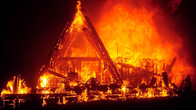שריפת ענק בפרדייס בצפון קליפורניה (צילום: MCT)