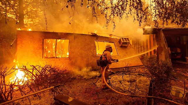 שריפת ענק בפרדייס בצפון קליפורניה (צילום: AFP)